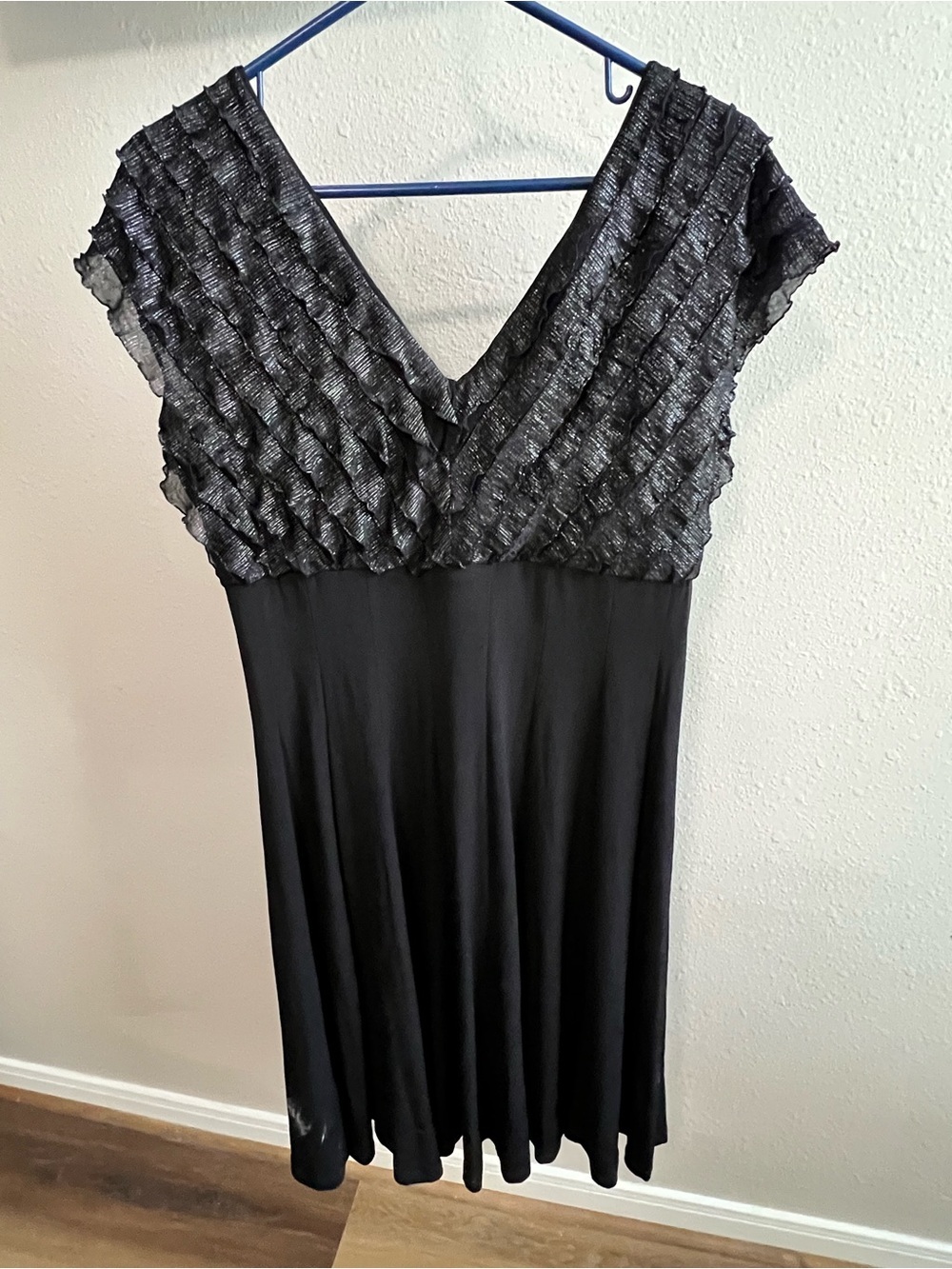 Connected Apparel Black Metallic Ruffle Cocktail Dress Size 14 Wedding Guest - Picture 2 of 6